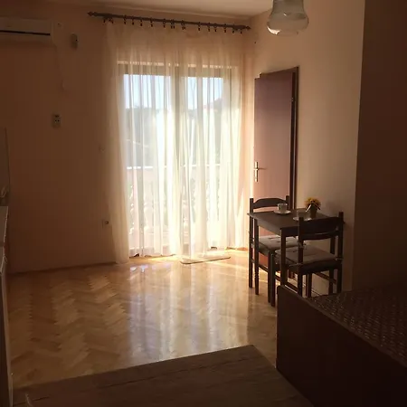 Apartment Toth Sukošan
