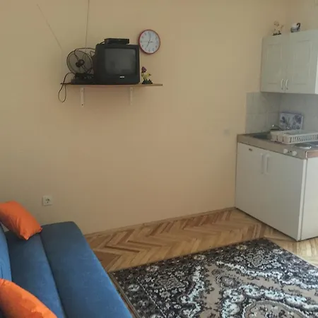 Toth Apartment *